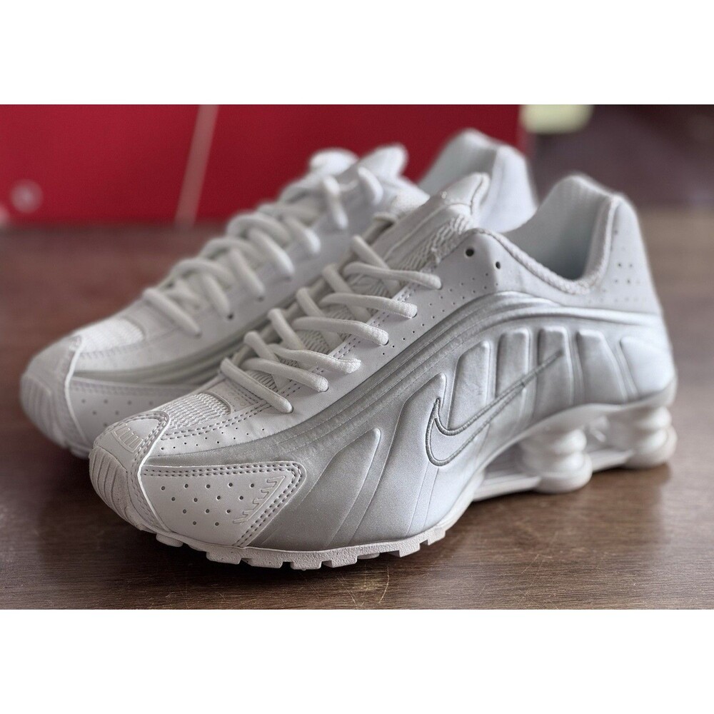 Women’s Size 7 Nike Shox R4 White Metallic Silver AR3565-101